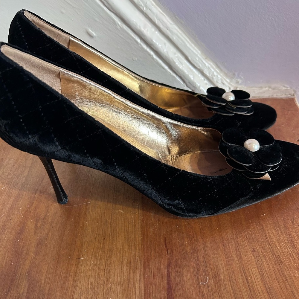 CHANEL Camellia Pearl Velour Black Quilted Heels Sz EU 42 - Picture 3 of 16